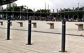 pilona city instaladas con placa