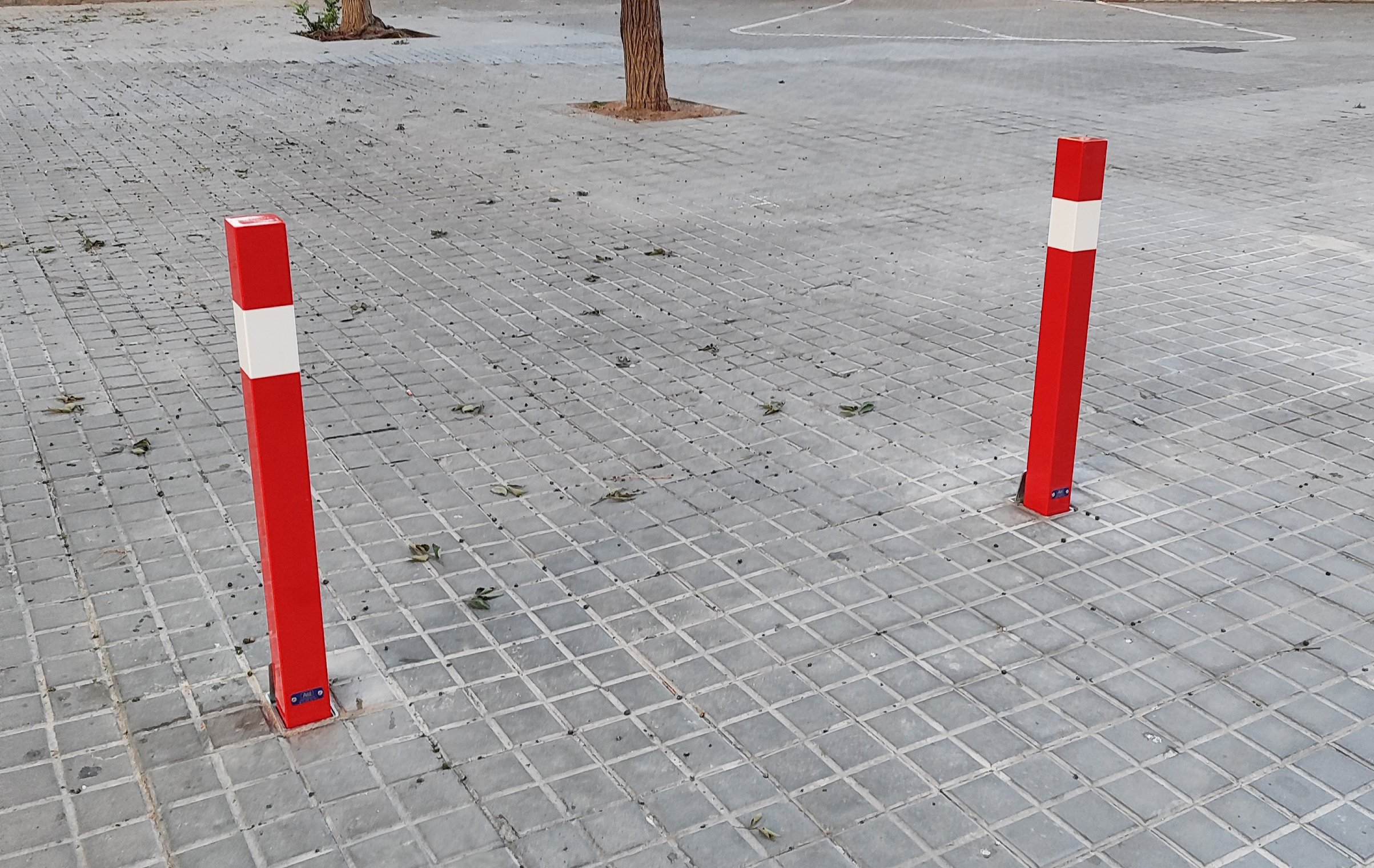 desmon removable bollard installed
