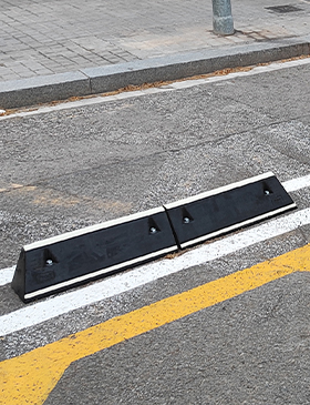 asymetric road separator mompe 2