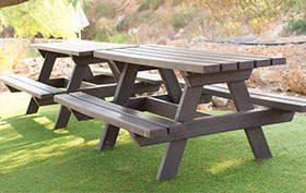 recycled plastic picnic set Isla installed