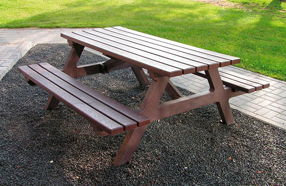 Seren table set with stools installed